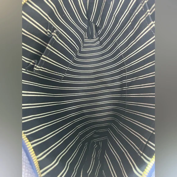 Louis Vuitton Antigua
Cabas Blue MM Tote Bag - Picture 6 of 17